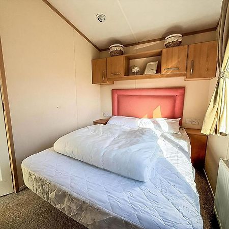 Lovely 6 Berth Caravan For Hire At Manor Park In Hunstanton Norfolk Ref 23044S מראה חיצוני תמונה