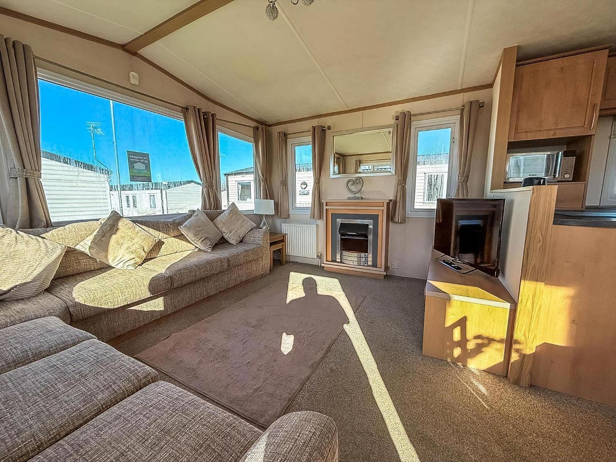 Lovely 6 Berth Caravan For Hire At Manor Park In Hunstanton Norfolk Ref 23044S מראה חיצוני תמונה